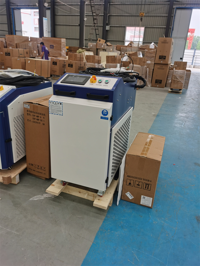 Industrial Laser Rust Remover - เครื่องทำความสะอาดด้วยเลเซอร์กำลังสูง 6000 วัตต์ สำหรับงานอุตสาหกรรม กำจัดสนิมและสีบนเหล็กกล้าไร้สนิมและโลหะ